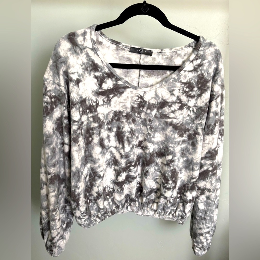 Soft V-neck medium top
